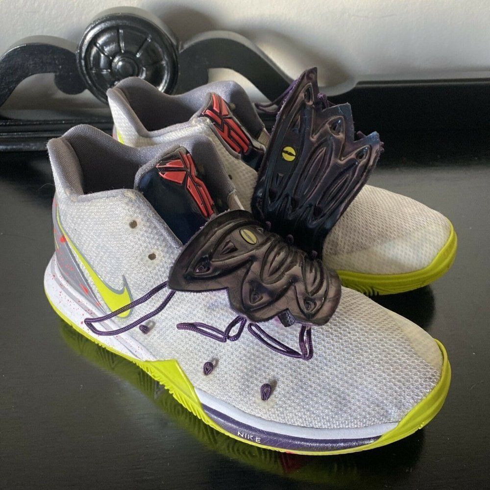SIZE 4 YOUTH NIKE KYRIE 5 WHITE / GREEN AQ2456-102 SNEAKERS BASKETBALL